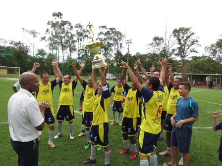 Noticia campeoes-da-copa-auto-escola--tradicao-no-csm-levantam-tacas