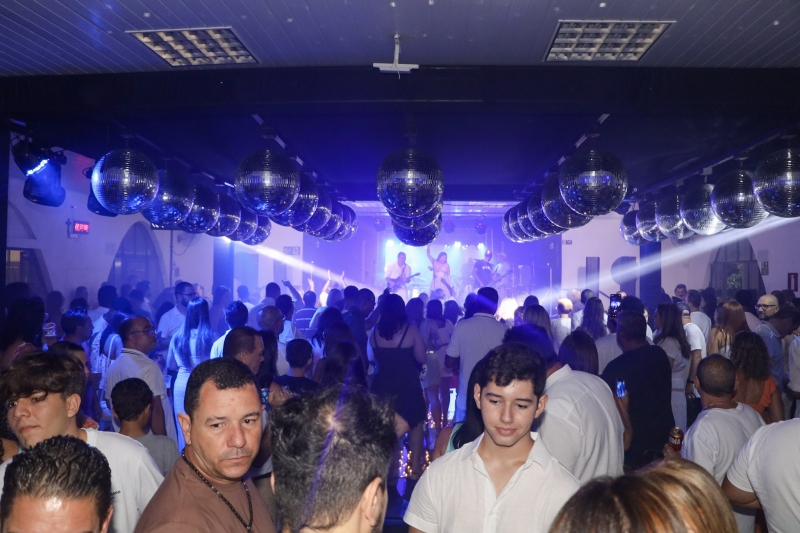 Noticia socios-celebram-chegada-de-2025